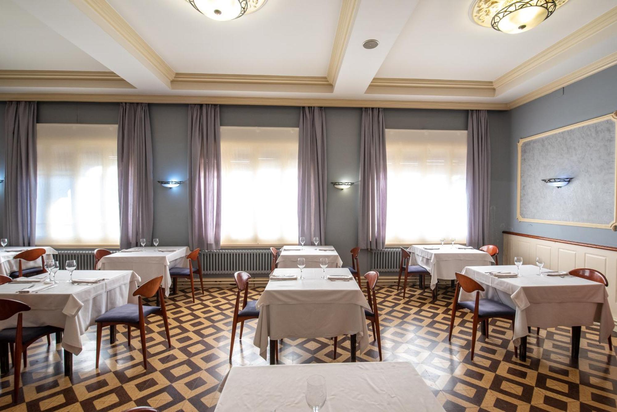 Hotel Robert La Pobla de Claramunt Ngoại thất bức ảnh