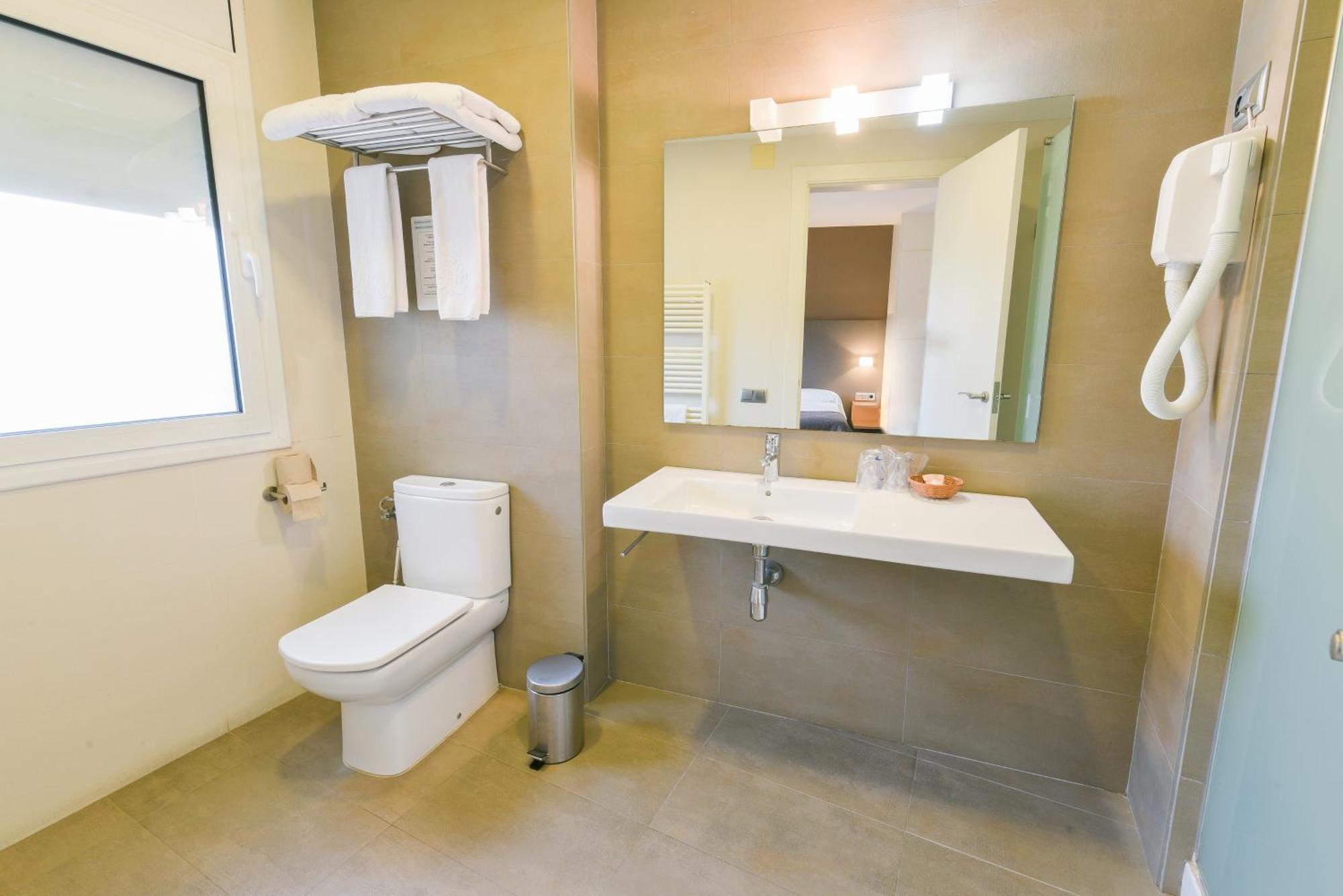 Hotel Robert La Pobla de Claramunt Ngoại thất bức ảnh